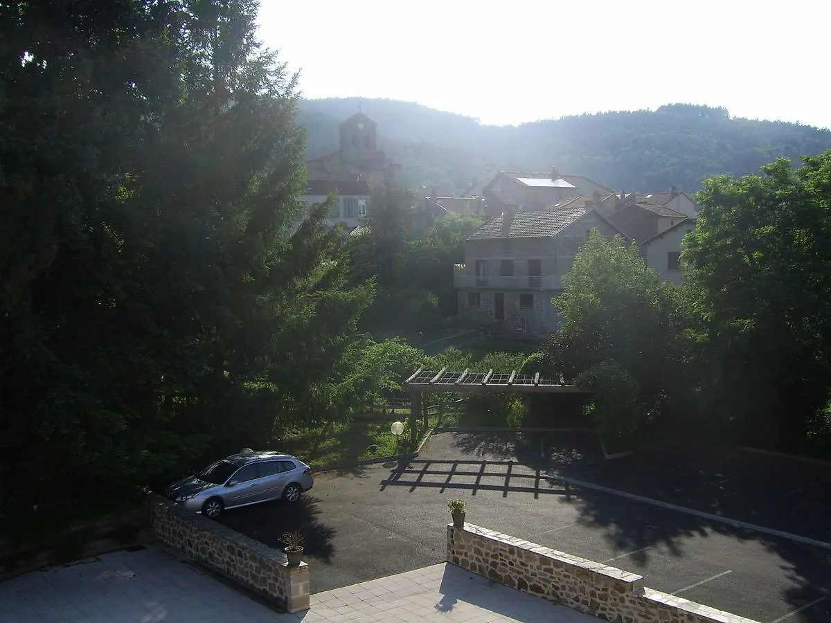 **  Hotel Les Rives D'Allier Reilhac  France